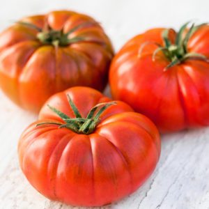 白兰地酒粉红色的番茄